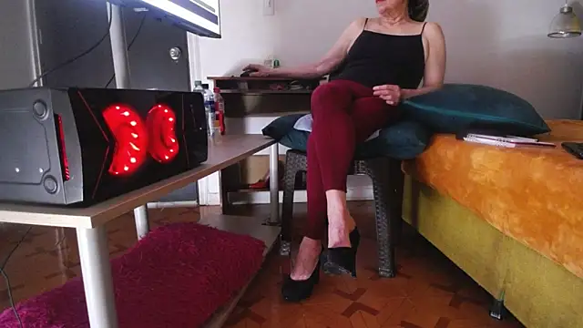 LADY-IN-BLACK online show from December 1, 2025, 3:35 pm