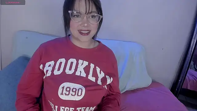 caro lina20 online show from March 16, 2026, 1:04 pm