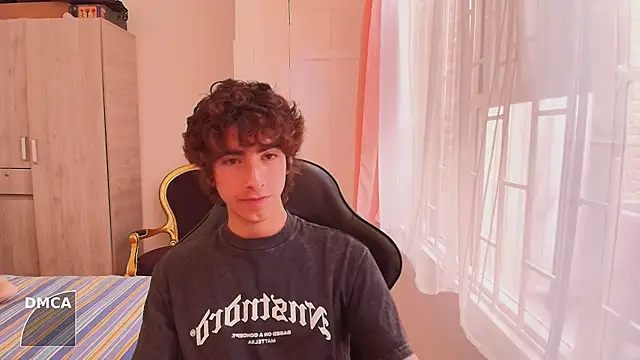 Nude Boy18 online show from October 1, 2025, 8:24 pm