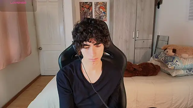 Nude Boy18 online show from April 22, 2026, 11:33 pm