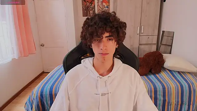 Nude Boy18 online show from January 14, 2026, 6:55 pm