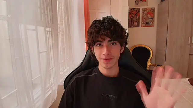 Nude Boy18 online show from October 16, 2025, 7:22 pm