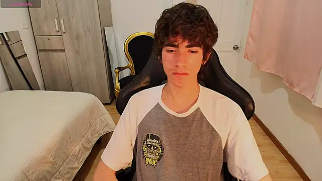 Nude Boy18 online show from September 15, 2025, 2:56 am