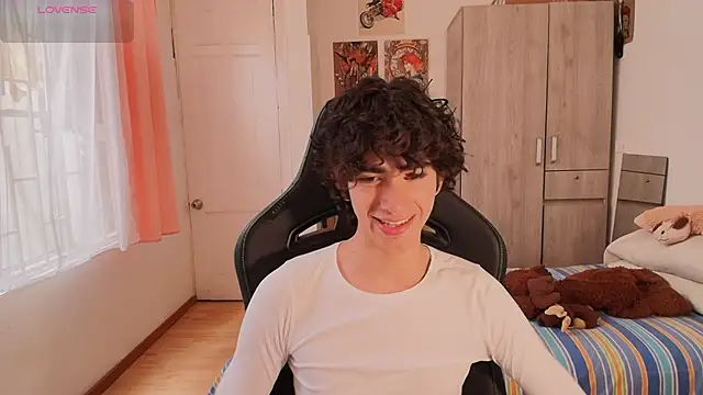 Nude Boy18 online show from May 5, 2026, 6:55 pm