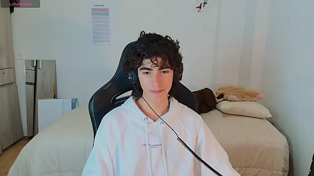 Nude Boy18 online show from February 15, 2026, 1:06 am