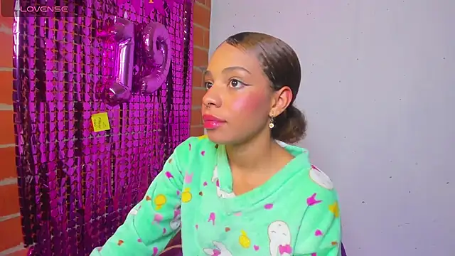 yumi hanna online show from September 23, 2025, 1:56 am