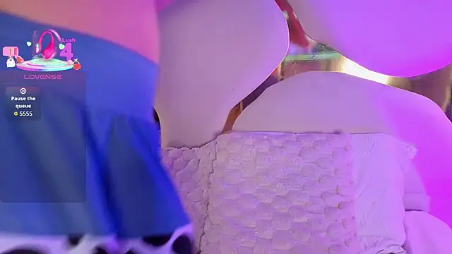 SofiJones  online show from February 17, 2026, 9:23 pm