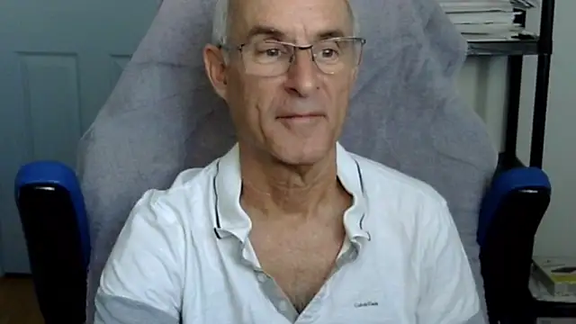 Snapshot of funone1999 chatting on December 18, 2025, 10:02 pm funone1999 online show from December 18, 2025, 10:02 pm