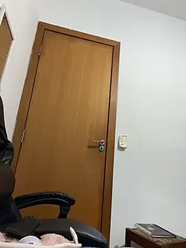 lucioliveira online show from May 14, 2026, 12:40 am