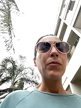 lucioliveira online show from May 14, 2026, 12:46 pm