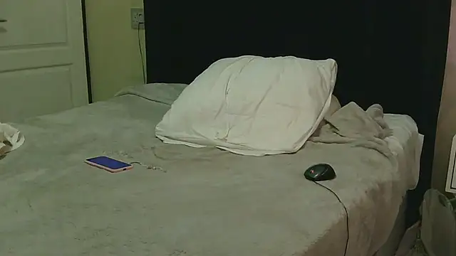 Petite Queenxx online show from September 22, 2025, 9:43 pm