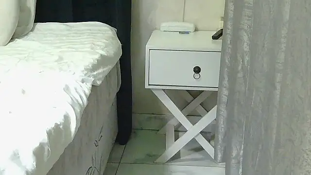 Petite Queenxx online show from September 14, 2025, 3:07 am