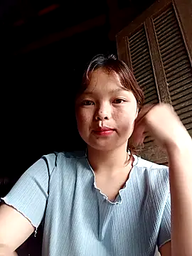 XoiXoi232 online show from October 17, 2025, 1:31 am