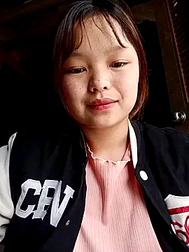 XoiXoi232 online show from November 17, 2025, 2:59 am