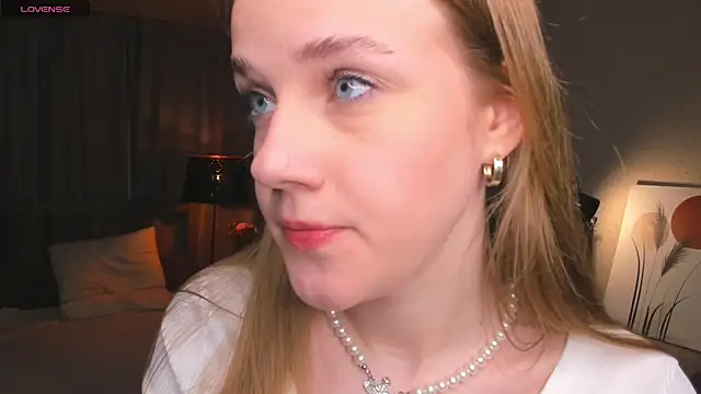 OdellaFrake online show from September 12, 2025, 8:08 pm