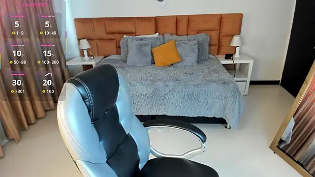 Catti Brie online show from October 9, 2025, 11:44 am