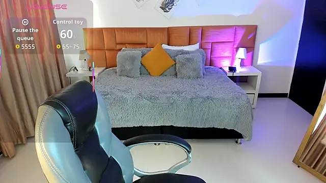 Catti Brie online show from October 22, 2025, 11:53 am