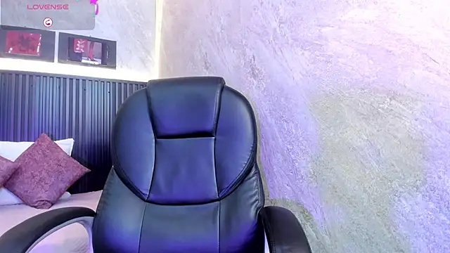 dark  nymph online show from September 19, 2025, 12:20 pm