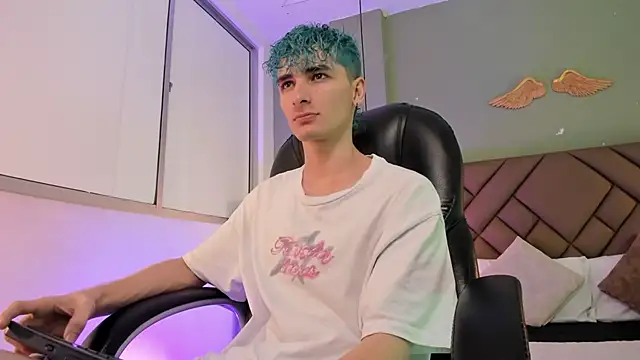 Snapshot of JaydenVillalobos chatting on September 19, 2025, 2:10 pm JaydenVillalobos online show from September 19, 2025, 2:10 pm