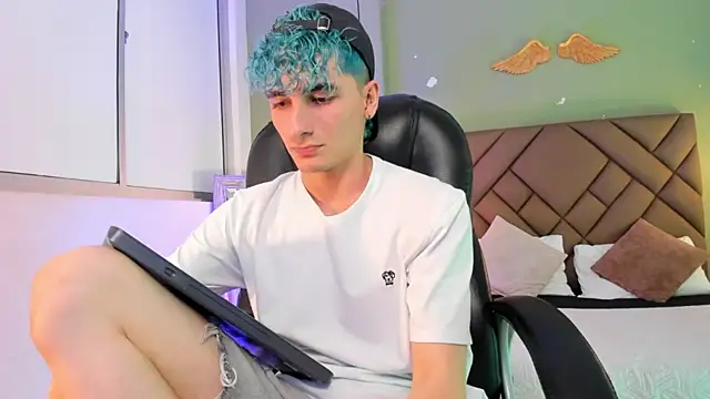 Snapshot of JaydenVillalobos chatting on September 17, 2025, 8:33 pm JaydenVillalobos online show from September 17, 2025, 8:33 pm