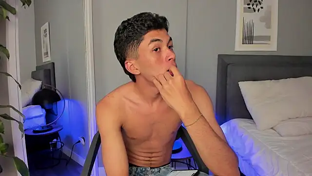 Tylerffoxx online show from October 10, 2025, 8:09 pm