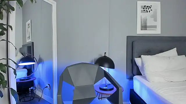 Tylerffoxx online show from October 9, 2025, 7:25 pm