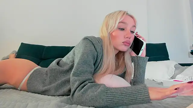 cuteleraay online show from September 20, 2025, 8:25 pm