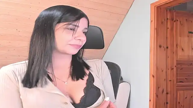 Laura-angeel online show from March 5, 2026, 7:16 am