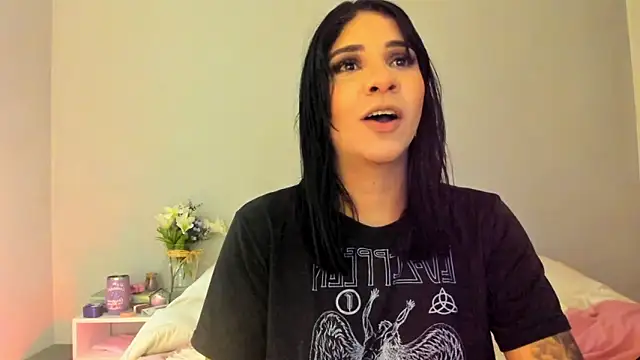 Laura-angeel online show from December 20, 2025, 5:27 pm