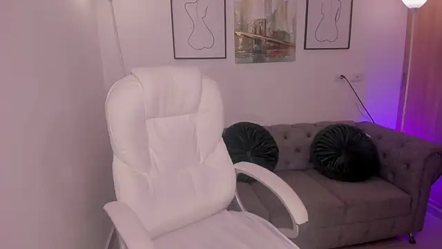 Saskia litt online show from October 5, 2025, 4:14 am