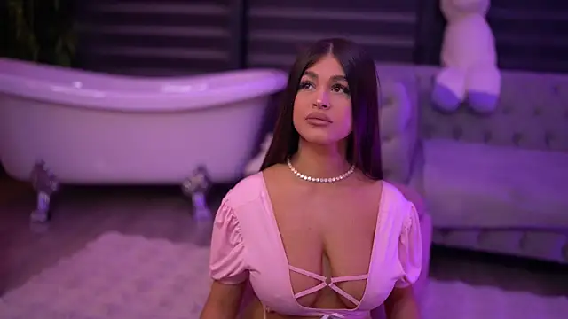 BellaNoirre online show from October 26, 2025, 6:30 pm