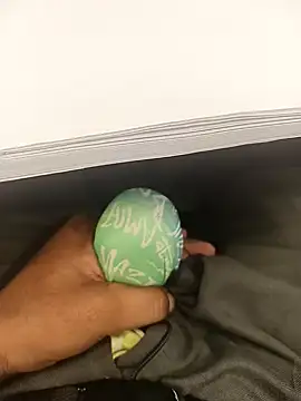 hotboy43339 online show from December 5, 2025, 3:49 am