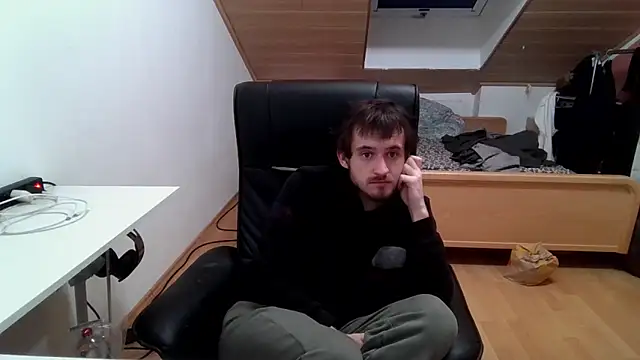 Bez3ybik online show from December 3, 2025, 9:47 pm