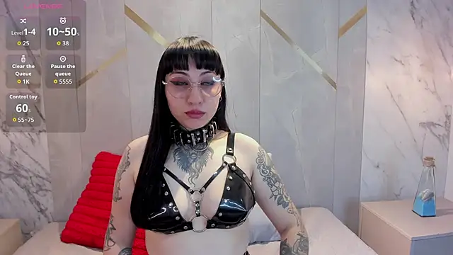 Ravenna666  online show from November 27, 2025, 1:11 pm