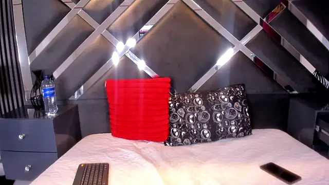 Ravenna666  online show from September 10, 2025, 1:21 pm