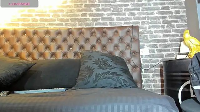 Snapshot of damian_bull chatting on June 6, 2026, 2:11 pm damian bull online show from June 6, 2026, 2:11 pm