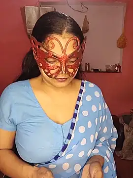 Snapshot of MEERAcle chatting on June 4, 2026, 12:04 am MEERAcle online show from June 4, 2026, 12:04 am