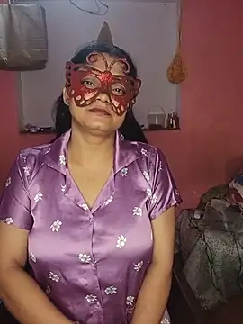 Snapshot of MEERAcle chatting on June 6, 2026, 10:48 pm MEERAcle online show from June 6, 2026, 10:48 pm