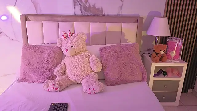 LunaRosse  online show from October 9, 2025, 12:06 pm