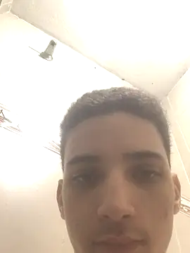 Snapshot of Lobito_00 chatting on November 25, 2025, 9:48 pm Lobito 00 online show from November 25, 2025, 9:48 pm