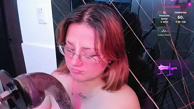 isa grey  online show from September 27, 2025, 9:21 pm