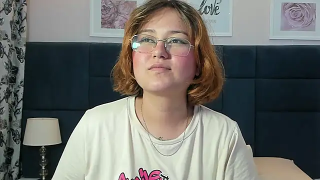 isa grey  online show from December 5, 2025, 5:06 am