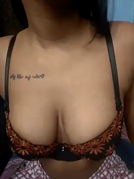 Snapshot of Ema-01 chatting on December 3, 2025, 6:36 am Ema-01 online show from December 3, 2025, 6:36 am