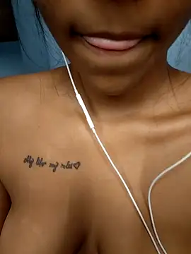 Snapshot of Ema-01 chatting on September 25, 2025, 5:41 pm Ema-01 online show from September 25, 2025, 5:41 pm