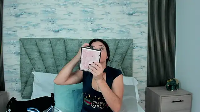 ShanelEvans online show from September 17, 2025, 7:05 pm