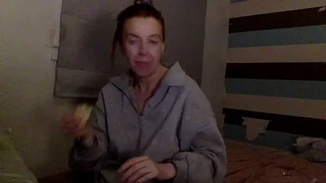 Snapshot of Bellababexox chatting on June 17, 2026, 1:38 am Bellababexox online show from June 17, 2026, 1:38 am