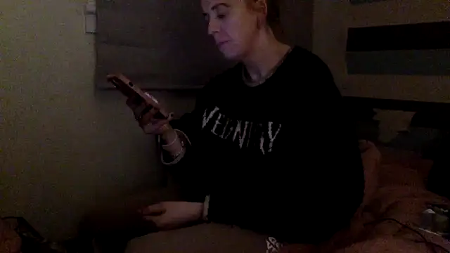 Snapshot of Bellababexox chatting on May 15, 2026, 10:52 pm Bellababexox online show from May 15, 2026, 10:52 pm
