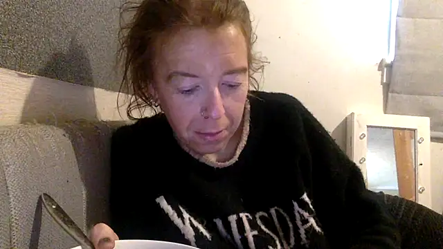 Bellababexox online show from May 1, 2026, 4:12 pm