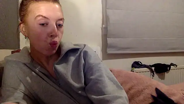 Snapshot of Bellababexox chatting on June 10, 2026, 12:01 am Bellababexox online show from June 10, 2026, 12:01 am