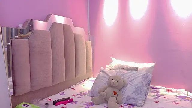AndreaSweet2 online show from July 28, 2026, 7:39 pm